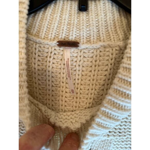Free People Cream Knit Sweater size XS EUC - Picture 3 of 4